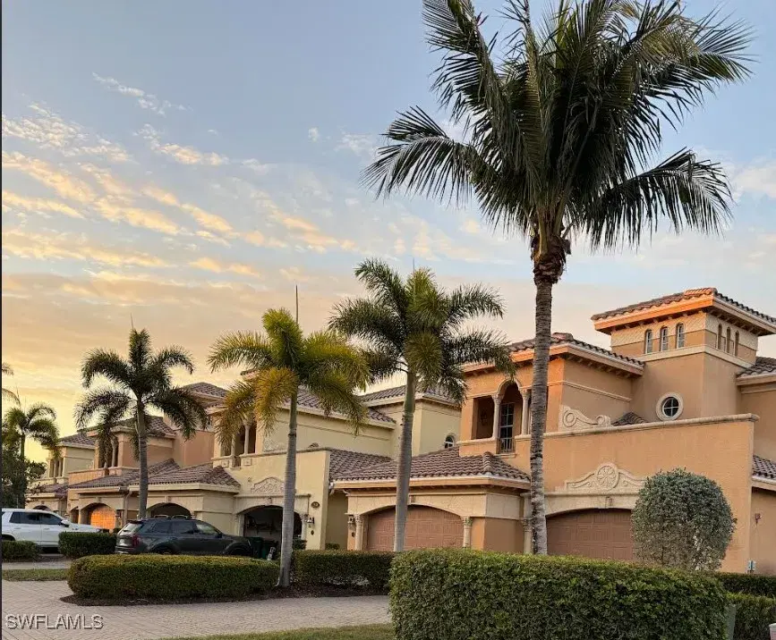 Picture of 2595 Aviamar Cir 103, Naples, FL 34114