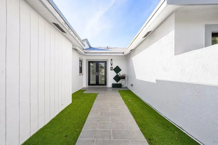 Picture of 51 Woods Lane, Boynton Beach FL 33436
