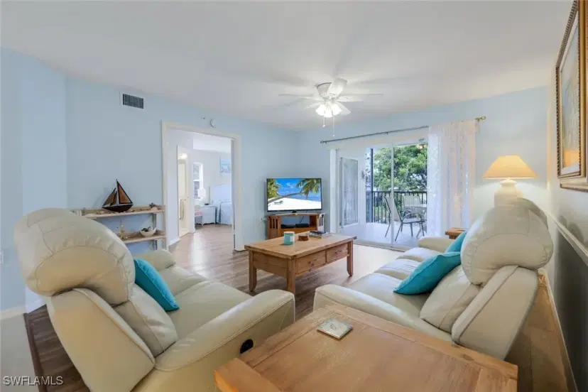 Picture of 15515 Cedarwood Ln 201, Naples FL 34110