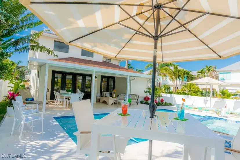 Picture of 10082 Vanderbilt Dr, Naples FL 34108