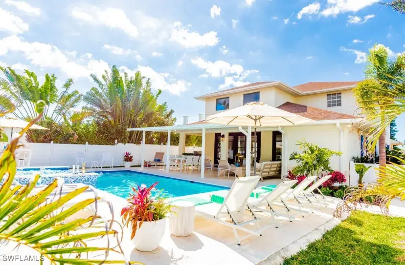Picture of 10082 Vanderbilt Dr, Naples FL 34108
