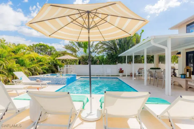 Picture of 10082 Vanderbilt Dr, Naples FL 34108