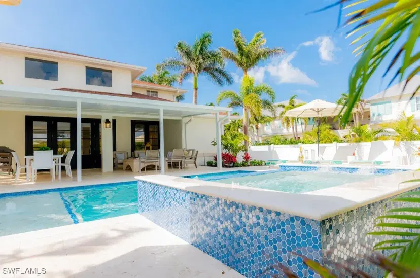 Picture of 10082 Vanderbilt Dr, Naples FL 34108