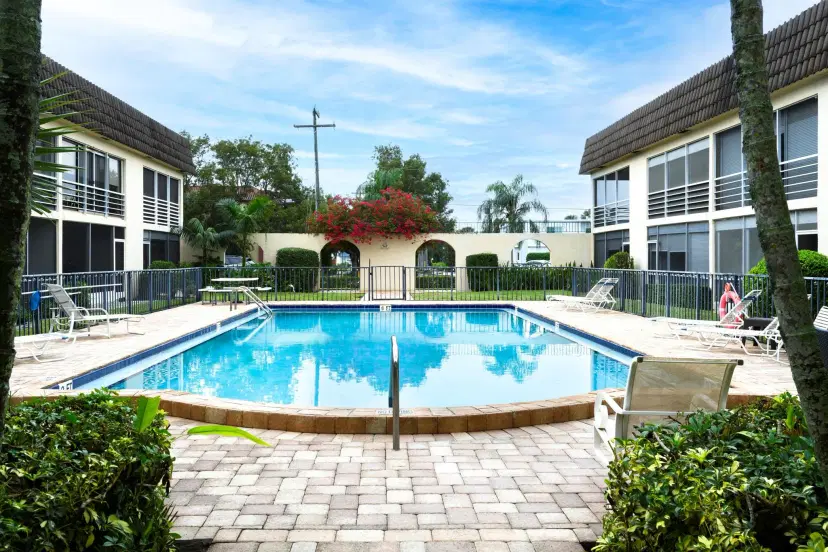 Picture of 342 Southwind Drive 121, North Palm Beach FL 33408
