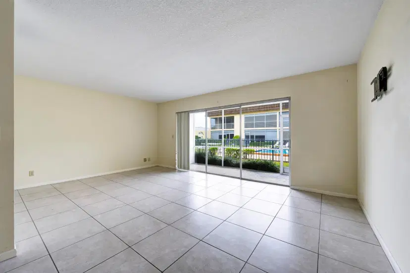 Picture of 342 Southwind Drive 121, North Palm Beach FL 33408