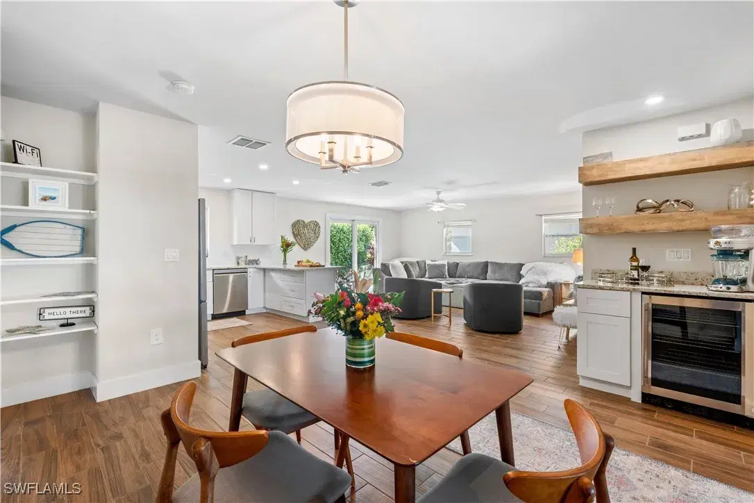 Picture of 3 Crooked Ln 23, Naples, FL 34112