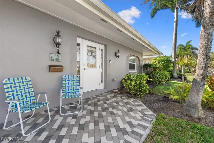 Picture of 3 Crooked Ln 23, Naples FL 34112