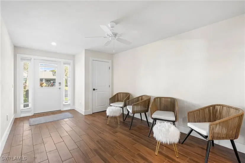 Picture of 3 Crooked Ln 23, Naples FL 34112