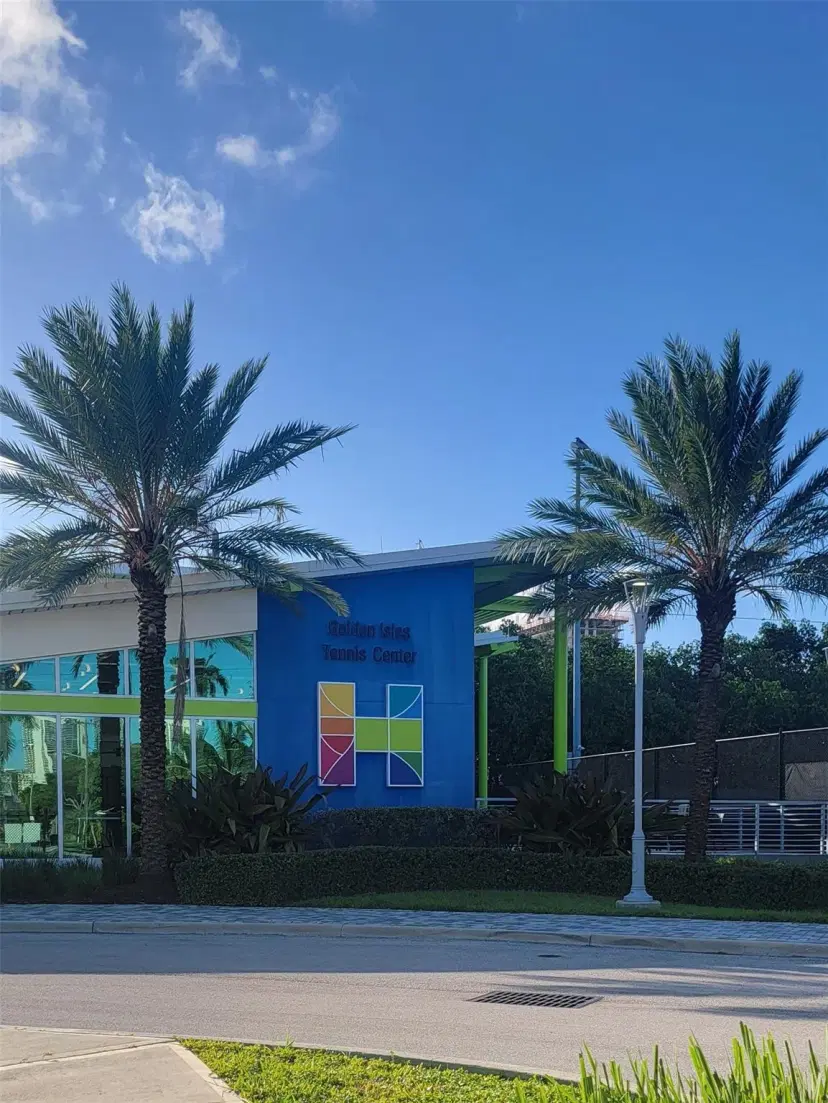 Picture of 581 Blue Heron Dr 108-B, Hallandale Beach FL 33009