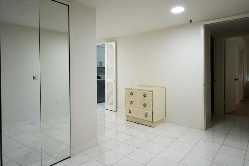 Picture of 2450 Presidential Way 208, West Palm Beach FL 33401