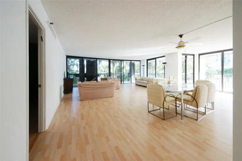 Picture of 2450 Presidential Way 208, West Palm Beach FL 33401