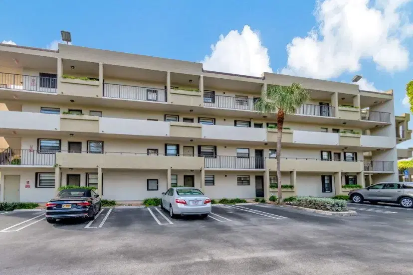 Picture of 555 Banyan Tree Lane Lane 304, Delray Beach FL 33483