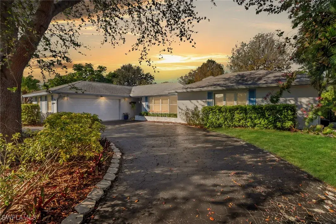 Picture of 1999 Alamanda Dr, Naples, FL 34102