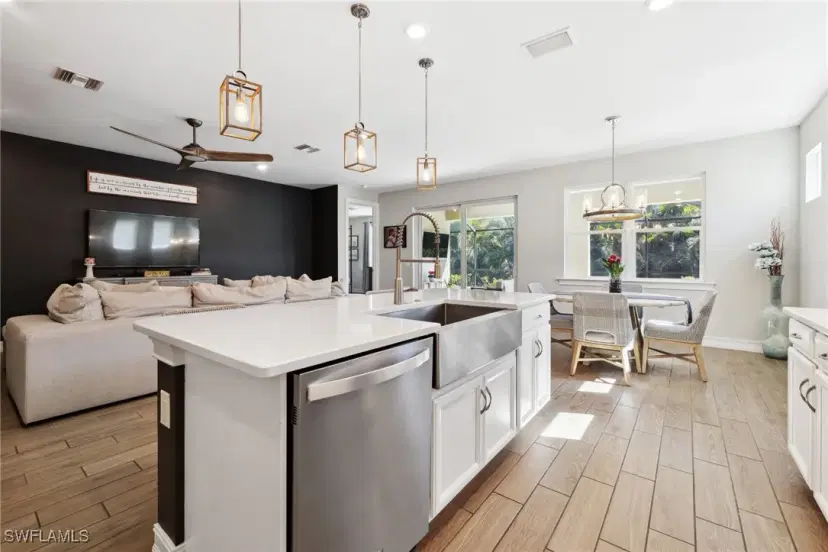 Picture of 15361 Floresta Ln, Fort Myers FL 33908
