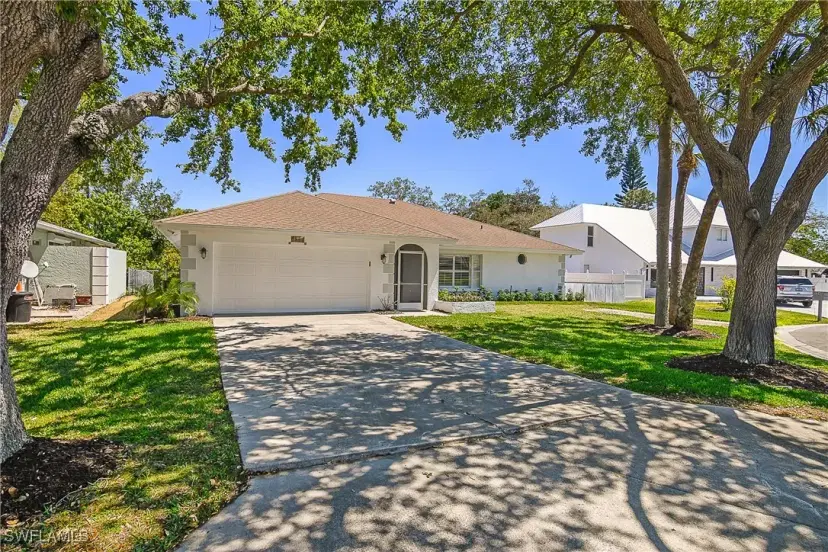 Picture of 2560 11Th Cir, Naples FL 34103