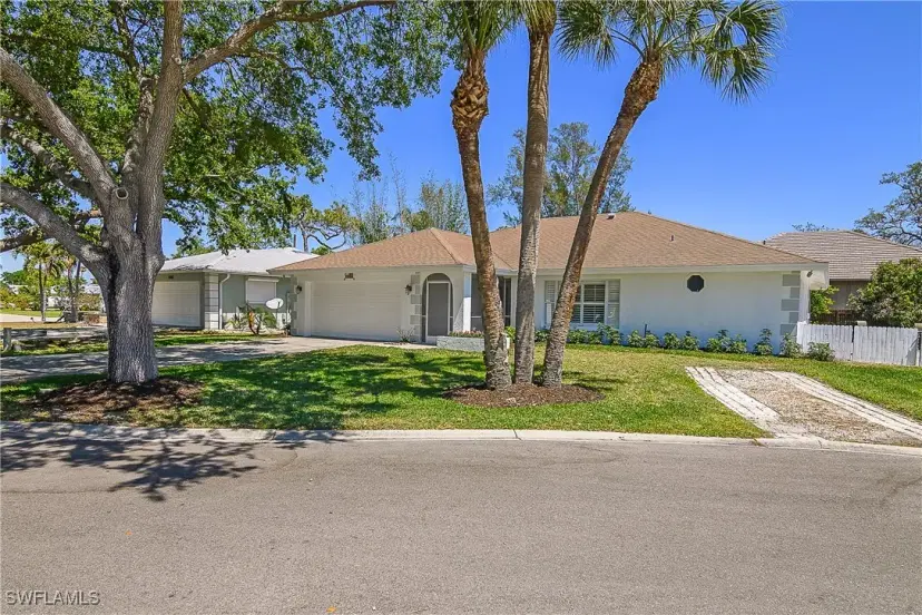 Picture of 2560 11Th Cir, Naples FL 34103