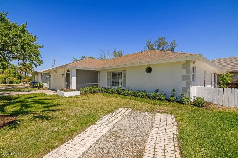 Picture of 2560 11Th Cir, Naples FL 34103