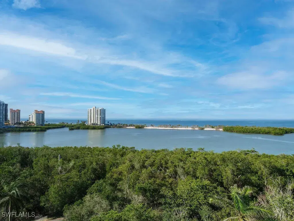 Picture of 5555 Heron Point Dr 902, Naples, FL 34108