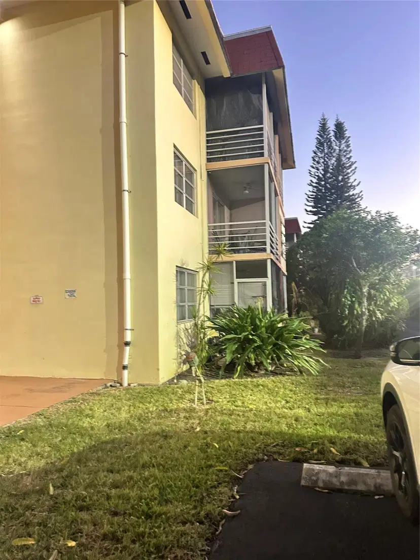 Picture of 3071 NW 47Th Ter 120, Lauderdale Lakes FL 33313