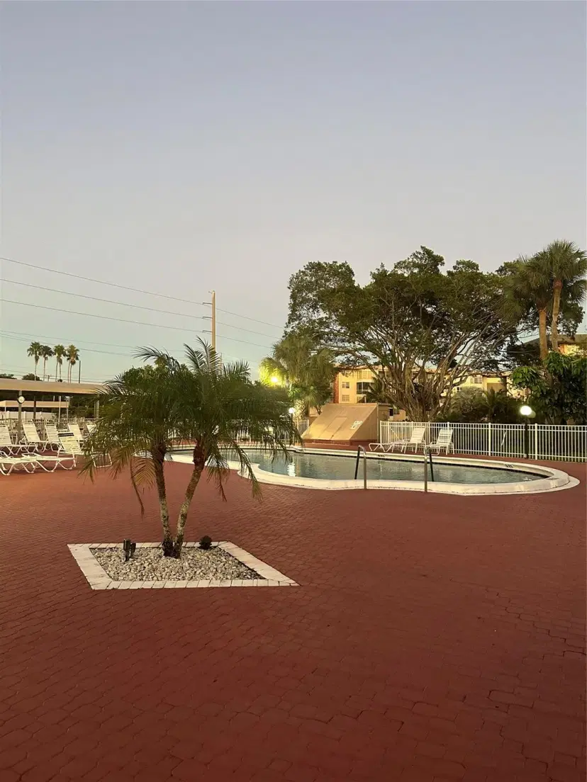 Picture of 3071 NW 47Th Ter 120, Lauderdale Lakes FL 33313