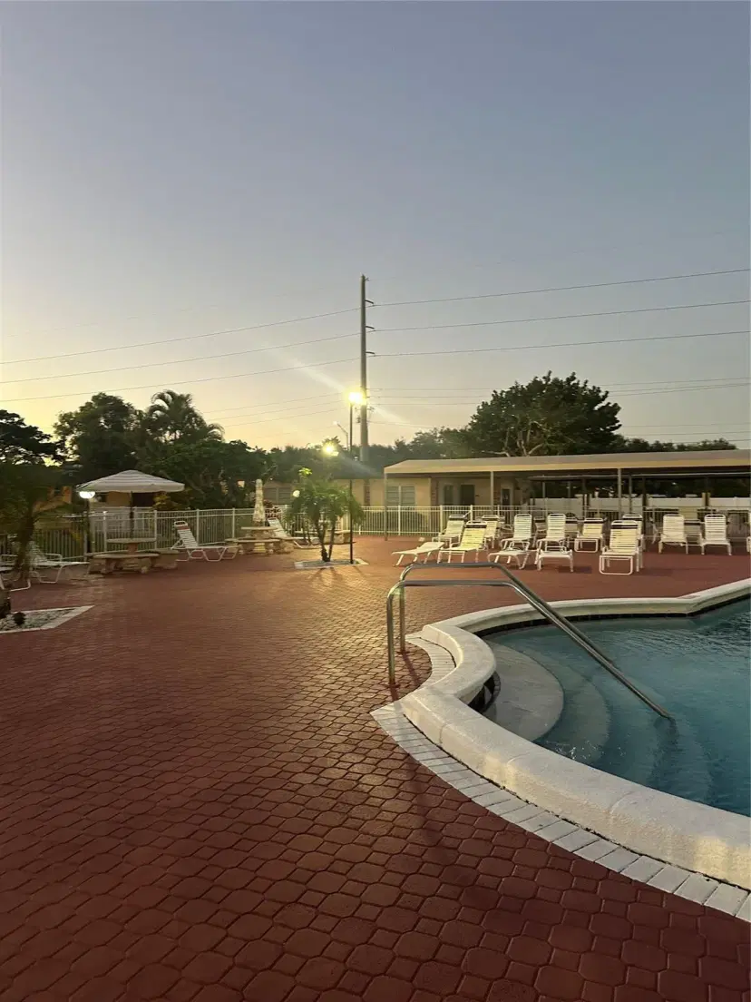 Picture of 3071 NW 47Th Ter 120, Lauderdale Lakes FL 33313