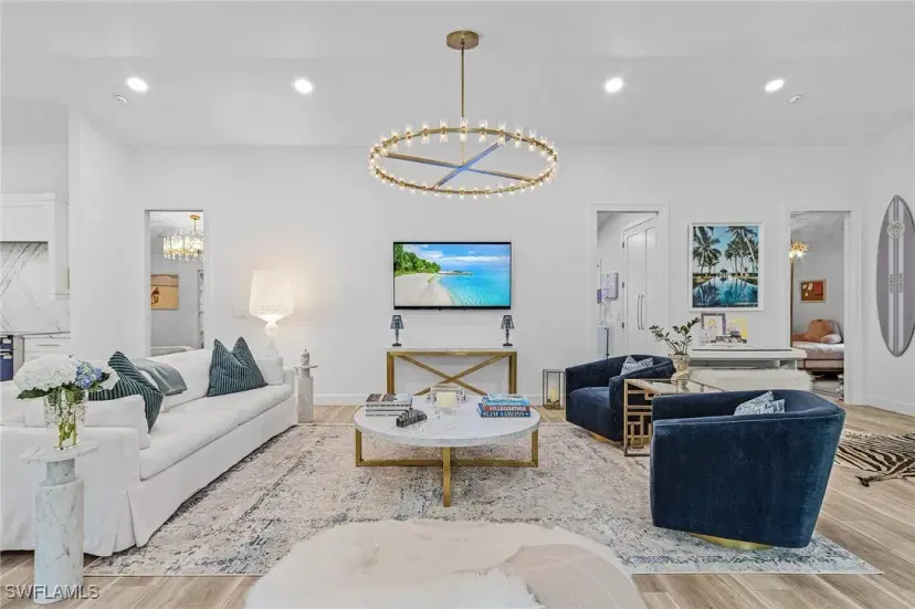 Picture of 725 2Nd St S 4/5, Naples FL 34102