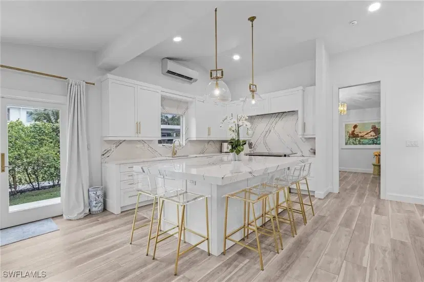 Picture of 725 2Nd St S 4/5, Naples FL 34102