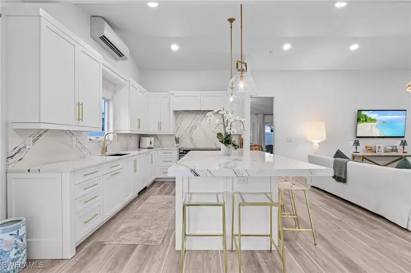 Picture of 725 2Nd St S 4/5, Naples FL 34102