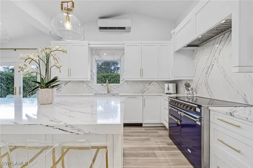 Picture of 725 2Nd St S 4/5, Naples FL 34102