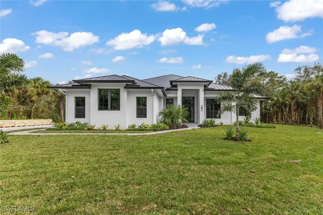 Picture of 740 13Th St Nw, Naples, FL 34120