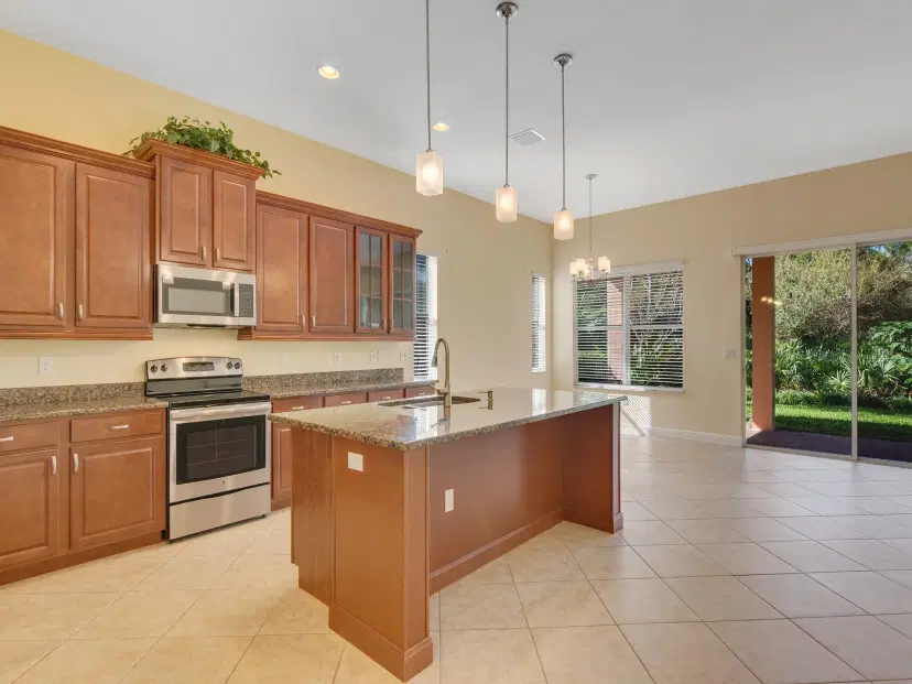 Picture of 241 11Th Square Sw, Vero Beach FL 32962