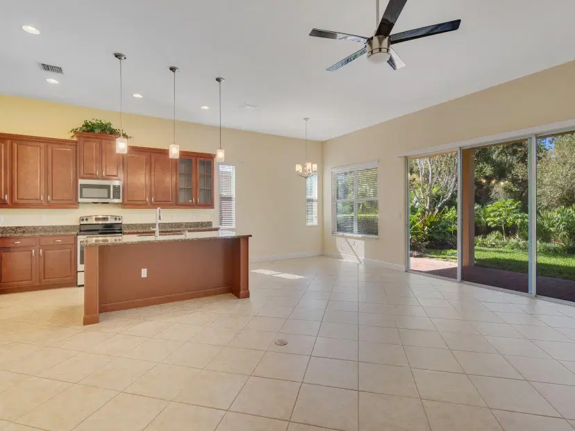 Picture of 241 11Th Square Sw, Vero Beach FL 32962