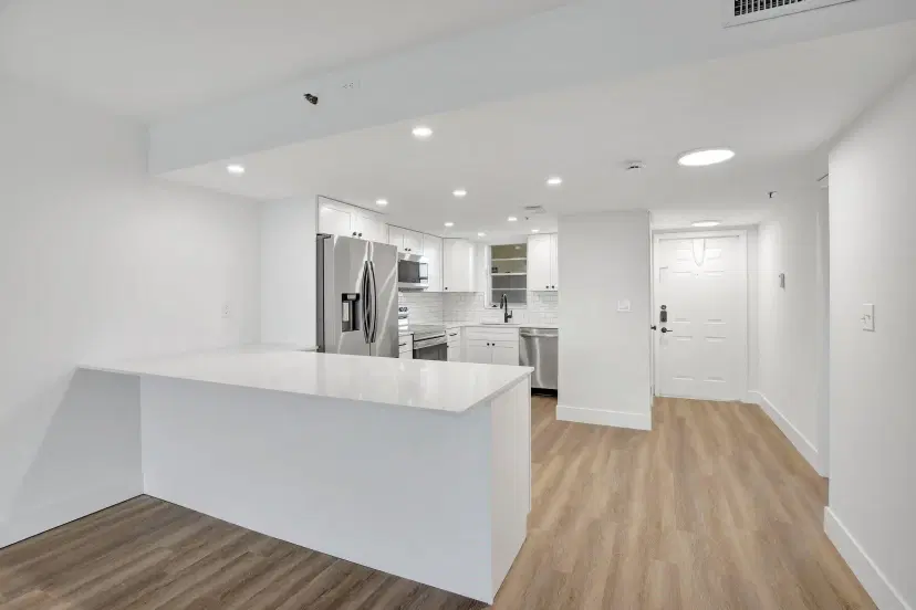 Picture of 3300 W Rolling Hills Cir 701, Davie FL 33328
