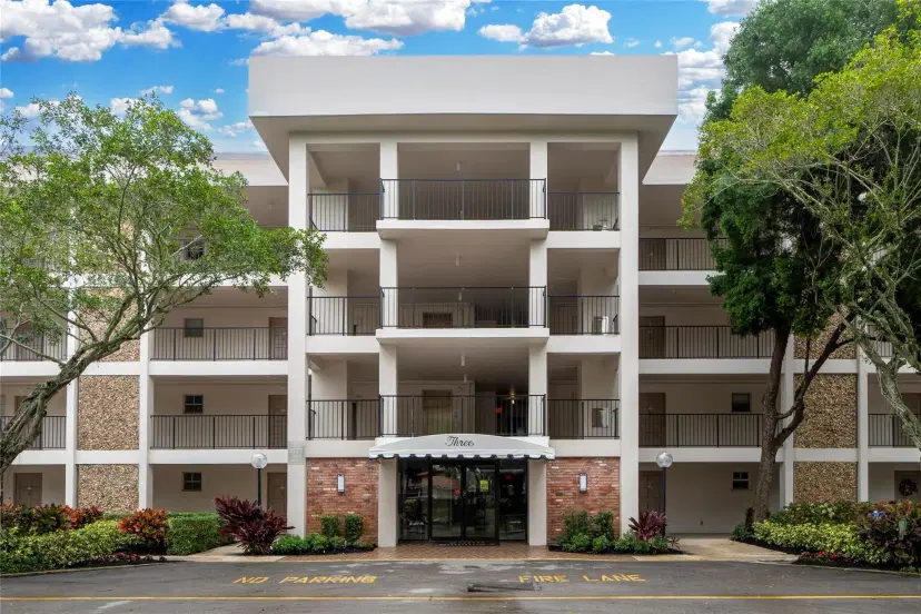 Picture of 2900 N Palm Aire Dr 303, Pompano Beach FL 33069