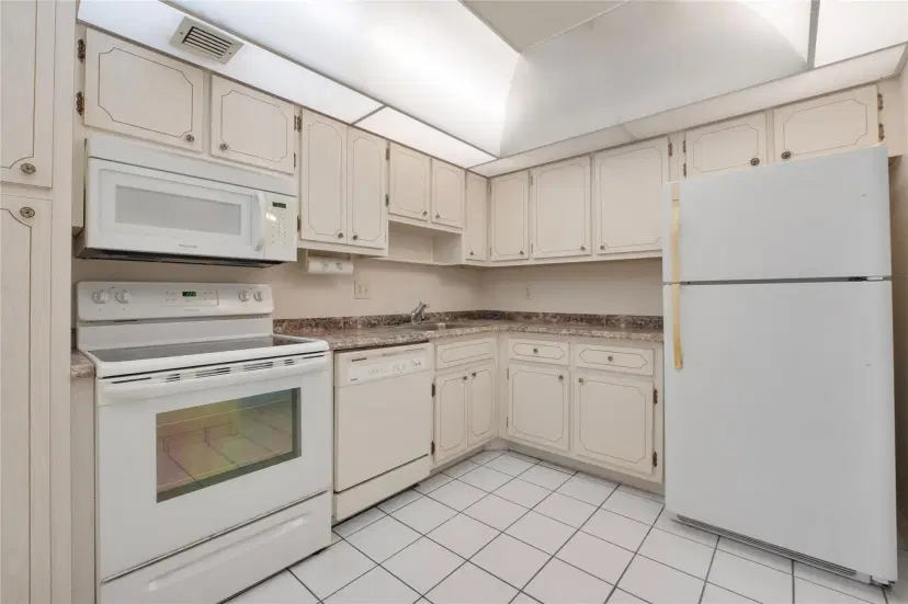 Picture of 2900 N Palm Aire Dr 303, Pompano Beach FL 33069