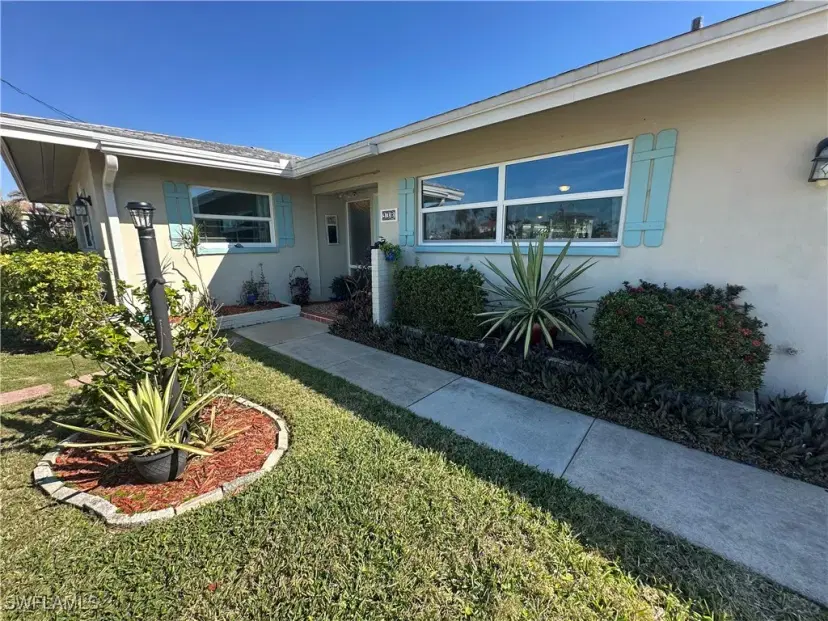 Picture of 938 Dolphin Dr, Cape Coral FL 33904
