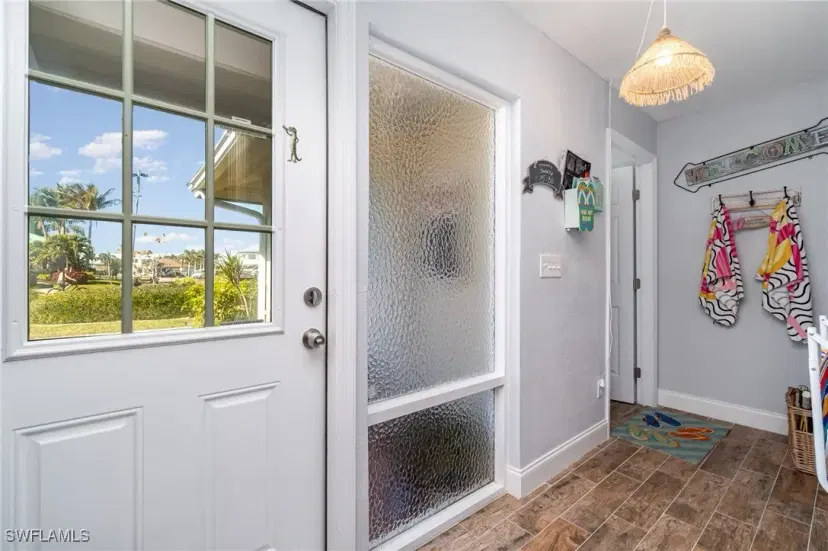Picture of 938 Dolphin Dr, Cape Coral FL 33904