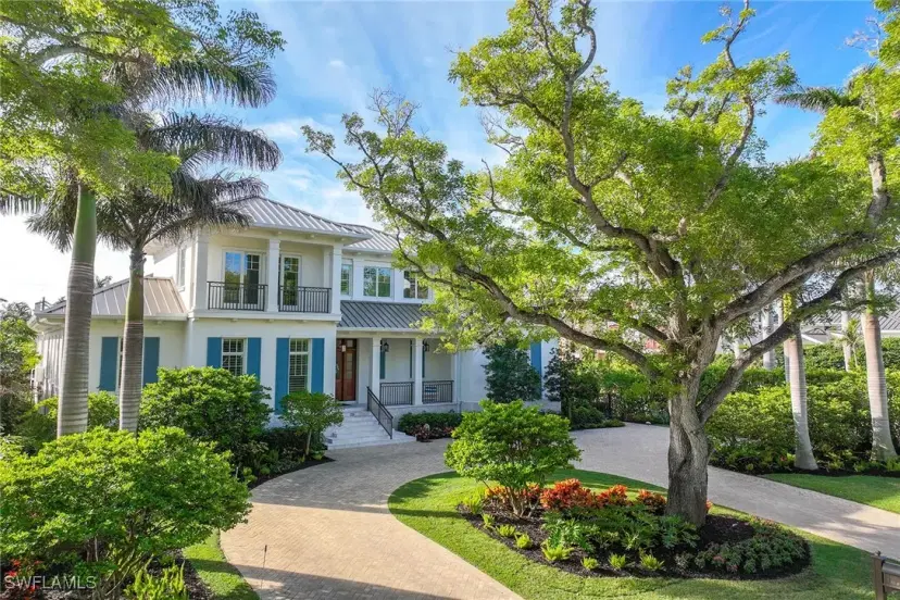 Picture of 112 1St Ave N, Naples FL 34102