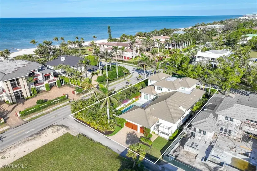 Picture of 112 1St Ave N, Naples FL 34102