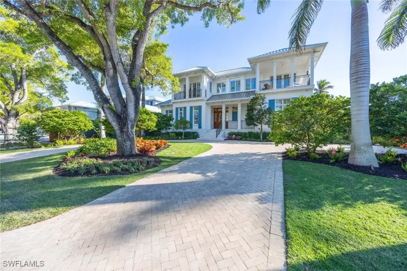Picture of 112 1St Ave N, Naples FL 34102