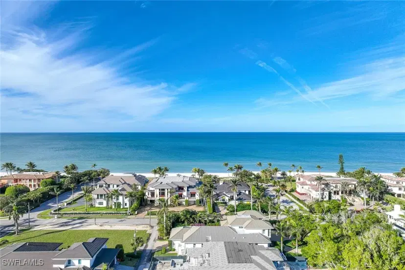 Picture of 112 1St Ave N, Naples FL 34102