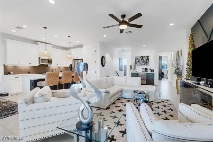 Picture of 2567 Seychelles Dr 207, Naples FL 34112