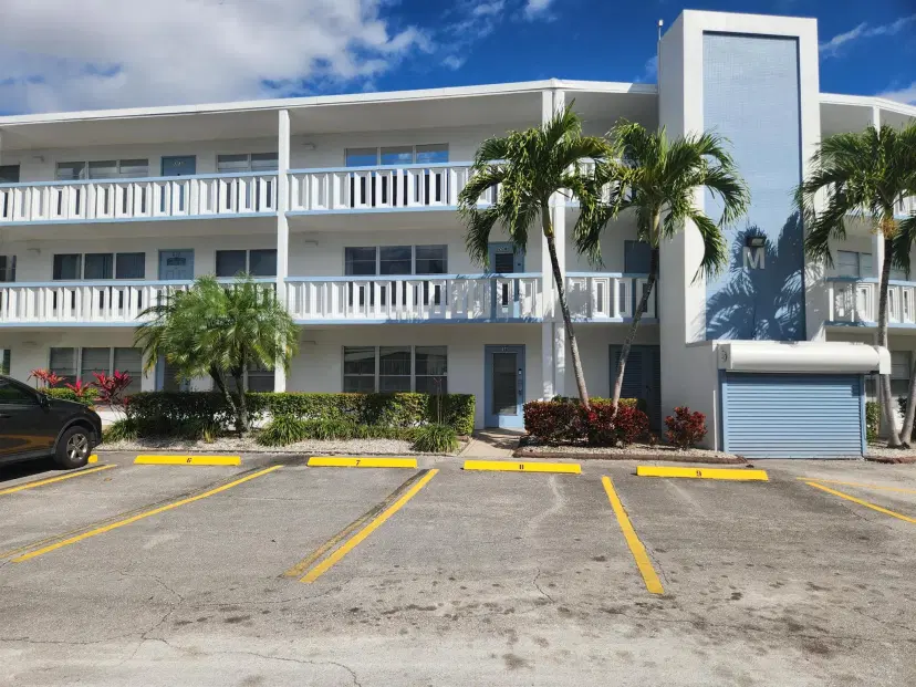 Picture of 104 Wellington M, West Palm Beach FL 33417