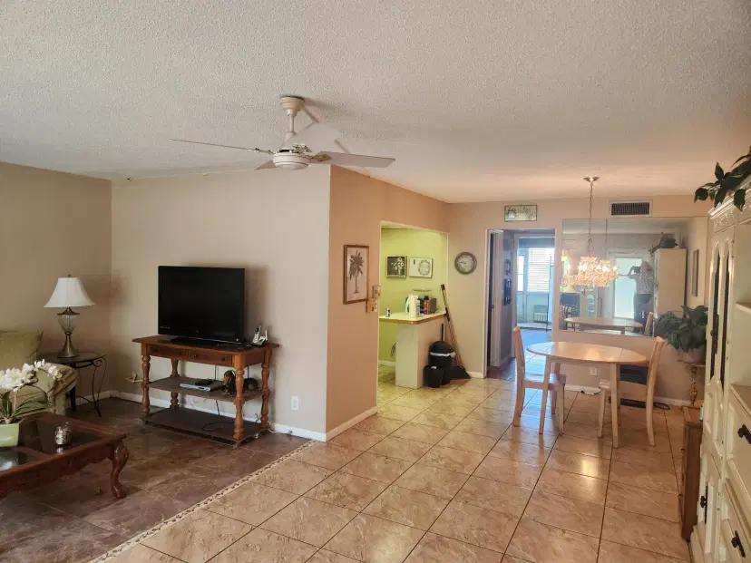 Picture of 104 Wellington M, West Palm Beach FL 33417