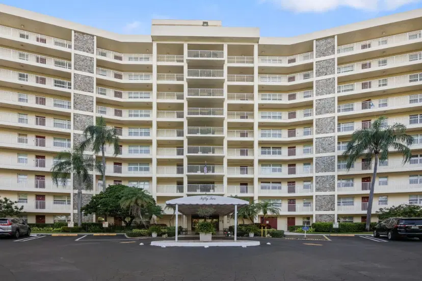 Picture of 3095 N Course Dr 211, Pompano Beach FL 33069
