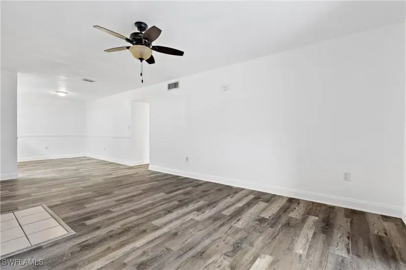 Picture of 12658 Kenwood Ln D, Fort Myers FL 33907
