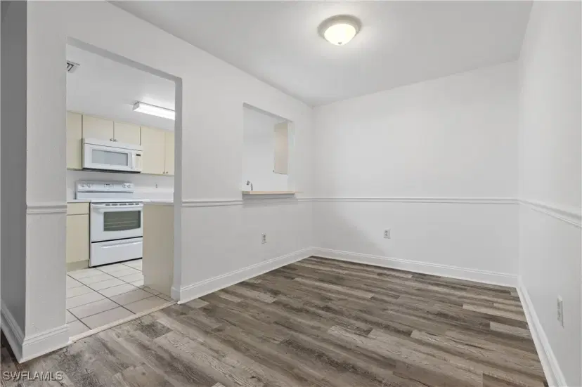 Picture of 12658 Kenwood Ln D, Fort Myers FL 33907