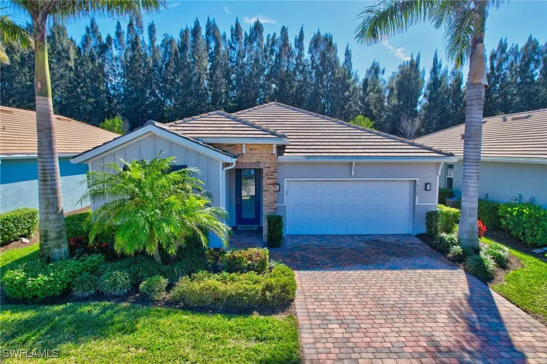 Picture of 14527 Topsail Dr, Naples, FL 34114
