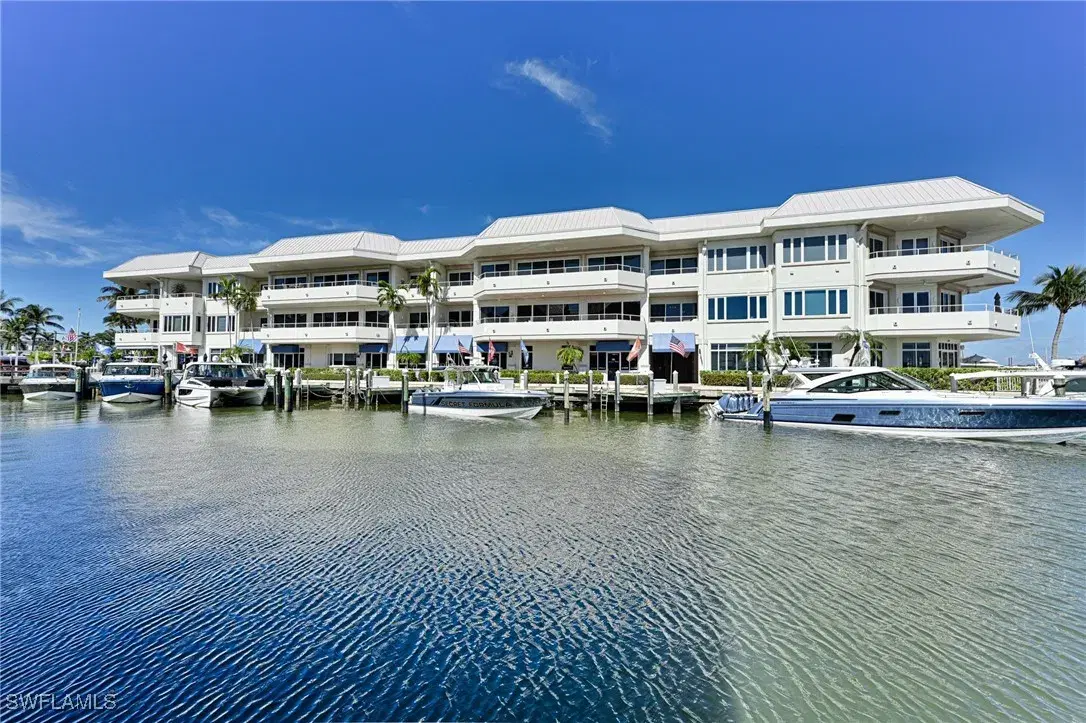Picture of 909 10Th St S 203, Naples, FL 34102