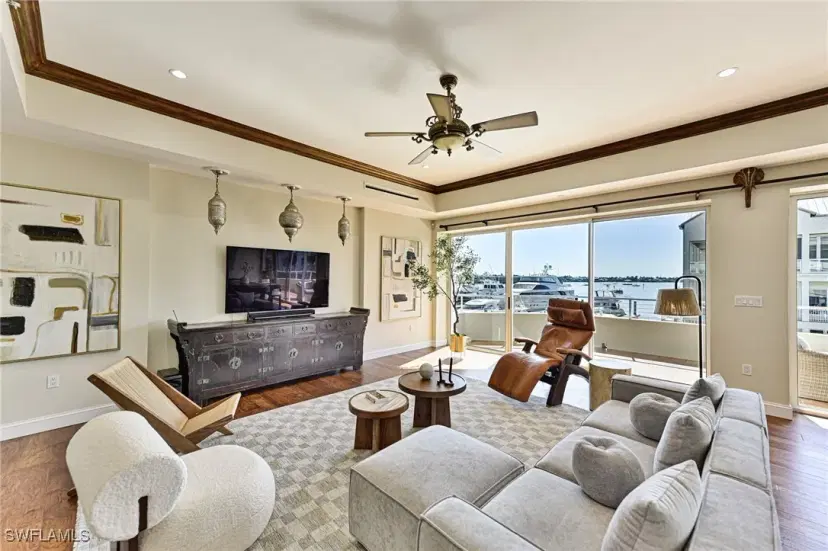 Picture of 909 10Th St S 203, Naples FL 34102